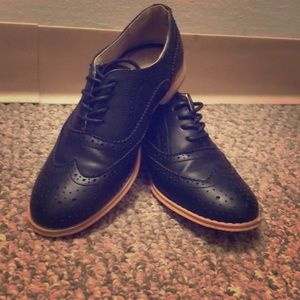WANTED 2 tone Laceup Oxfor Size 7. Only worn twice